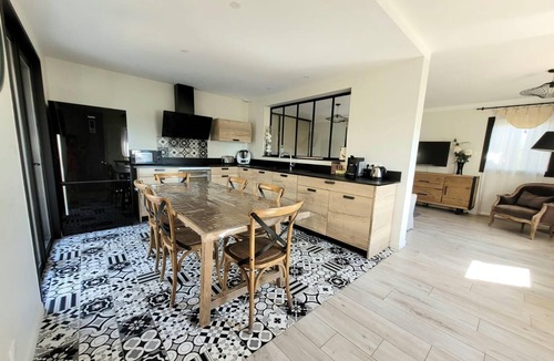 Grans House | BEAUTIFUL COUNTRY HOUSE FOR 14 PEOPLE: 6 bedrooms and 3 bathrooms