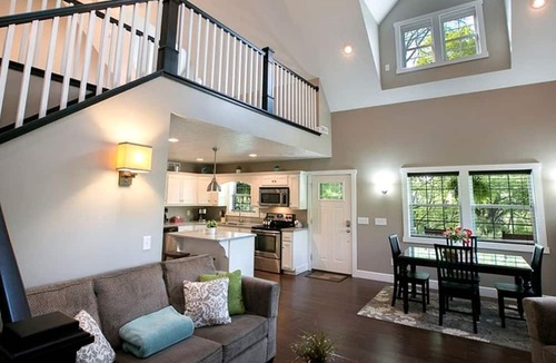 Sugarcreek Cabin | Beautiful Countryside Cabin with Hot-Tub and Pond Views in Ohio