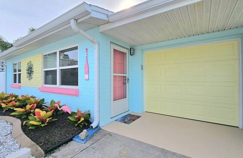 Sunny Shores House | Beautiful, Cozy, Beach Bungalow Steps from the Ocean!