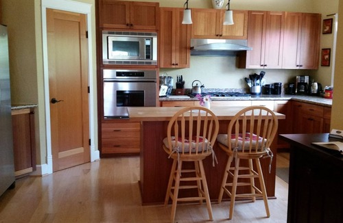 Fairmont House | Beautiful Craftsman-style home in the hills, near the U of O!