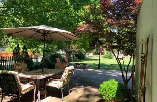 Springfield House | Beautiful Craftsman home near C-Street for you and your pets!