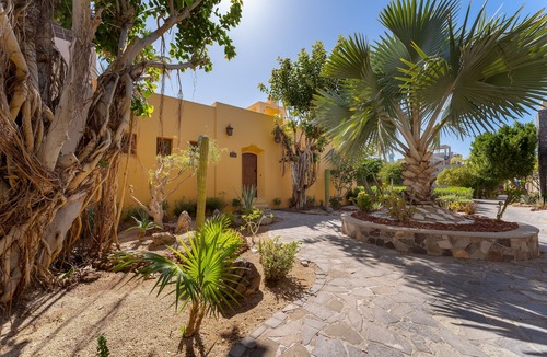 Nopolo House | Beautiful custom Home. Amazing Ocean View