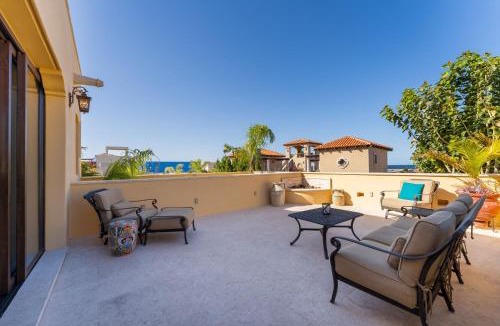 Nopolo House | Beautiful custom Home Amazing Ocean View