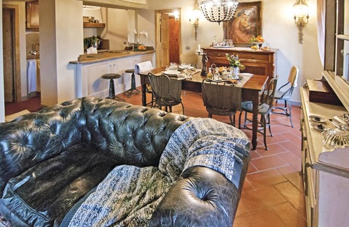 Massa House | Beautiful detached house in the medieval Borgo Massa e Cozzile, in a quiet position with beautiful p