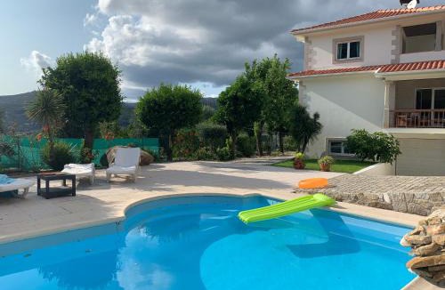 Souto Villa | Beautiful detached villa with private pool, Fibre Wi-fi, garden, games room & BBQ
