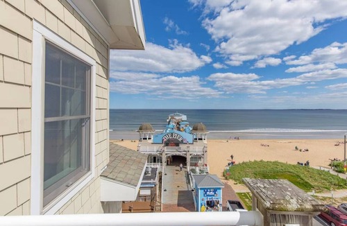 Old Orchard Beach Apartment | Beautiful Direct Ocean Front 2 bedroom w/private balcony