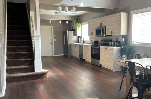 Dickinson House | Beautiful Downtown Home, Close To Everything