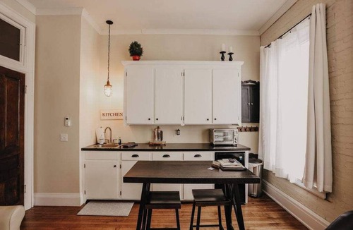 Clare Apartment | Beautiful Downtown Loft - East Suite