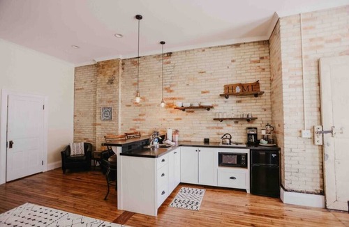 Clare Apartment | Beautiful Downtown Loft- West Suite