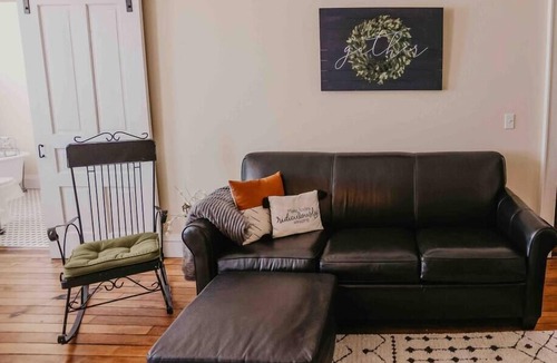 Clare Apartment | Beautiful Downtown Loft- West Suite