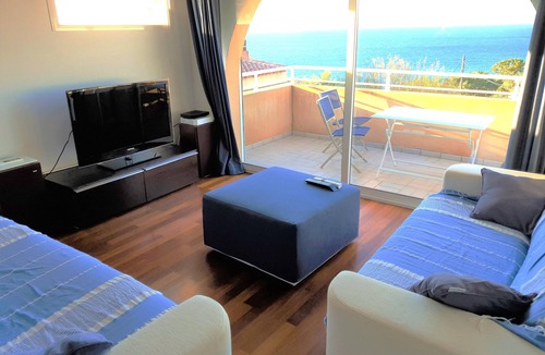 Monticello Apartment | Beautiful duplex design air-conditioned single storey facing the sea