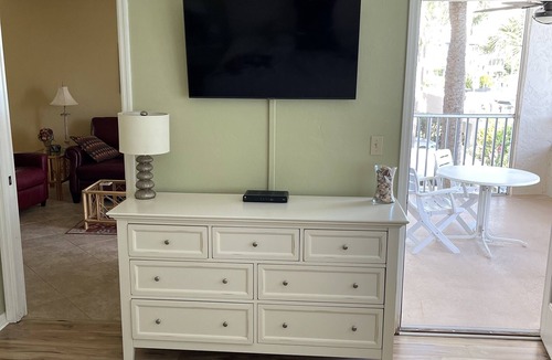 Marco Island Condo | Beautiful Eagle Cay condo