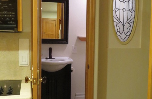 Columbia Apartment | Beautiful Efficiency: full size kitchen, pet & 420 friendly, walk to everything