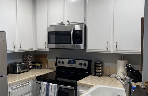 Townsite Condo | Beautiful End Unit Single Level Condo North Coast Village - Walk to the beach!