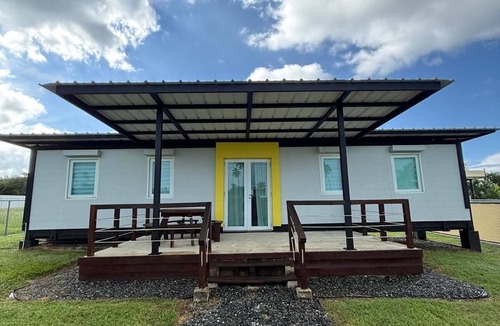Jobos House | Beautiful equipped container house located in a quitcozy place- 5 min from beach
