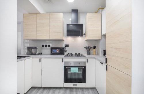 Business Bay Apartment | Beautiful flat offering space for 2 in Business Bay