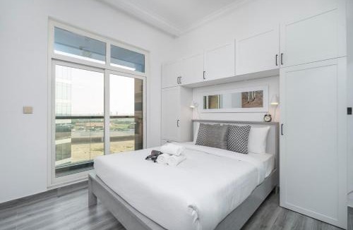 Business Bay Apartment | Beautiful flat offering space for 2 in Business Bay