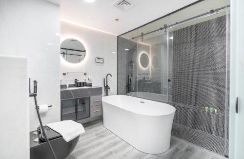 Business Bay Apartment | Beautiful flat offering space for 2 in Business Bay