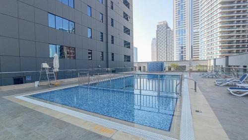 Business Bay Apartment | Beautiful flat offering space for 2 in Business Bay