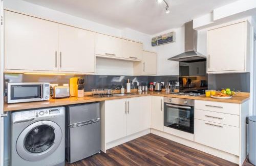 Andover Apartment | Beautiful Flat Town Centre 55 inch Smart TV + Netflix