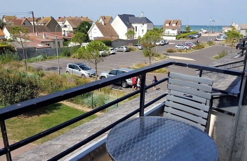 Courseulles-sur-Mer Apartment | Beautiful apartment F2- 50 meters from the beach with balcony -Juno beach