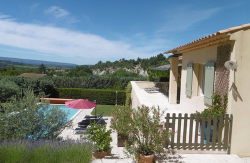 Saint-Saturnin-les-Apt Cottage | Beautiful charming gite, single storey for 7 people, pool, St Saturnin