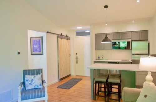 Acme Condo | Beautiful, Fresh, Spotless, Beach Access Condo Near Wineries, Shopping, Hiking