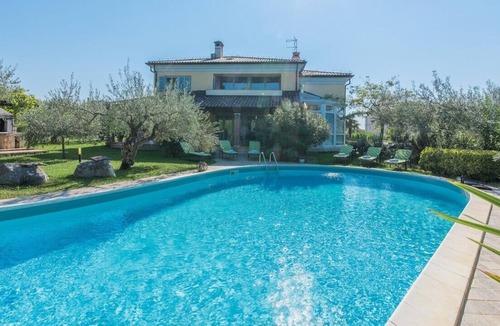 Mali Maj Villa | Beautiful fully equipped luxury villa with private garden and private pool in a great location near Porec and the beach