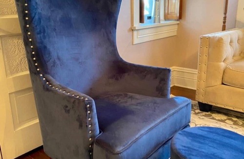 Rohrerstown Apartment | Beautiful getaway with TWO king beds, 1 queen bed & Jacuzzi bathtub!