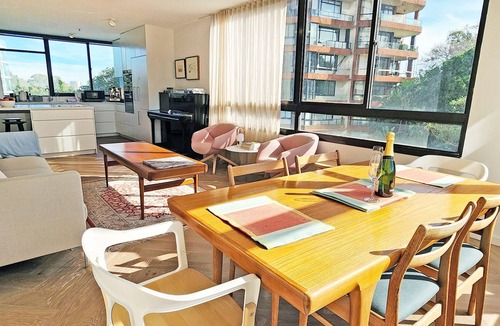 Darling Point Apartment | Beautiful harbour views, stylish apartment with pool & parking