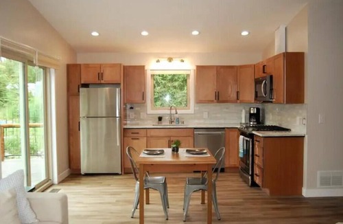 Rabbit Creek Apartment | Beautiful Hillside-Guest House