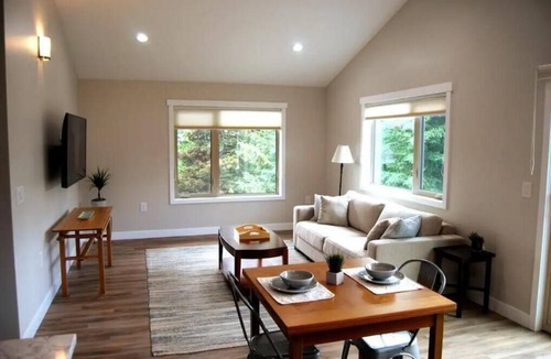 Rabbit Creek Apartment | Beautiful Hillside-Guest House