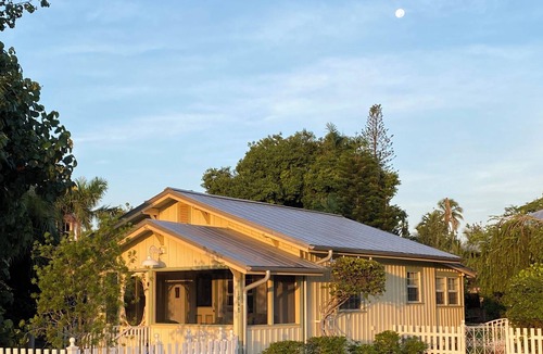 East Naples Cottage | Beautiful Historic 1925 Naples Florida Cottages Walk Downtown
