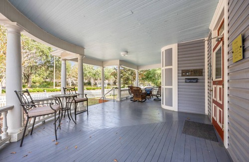 Gainesville Apartment | Beautiful Historic 1 BR Apartment - Walk Downtown