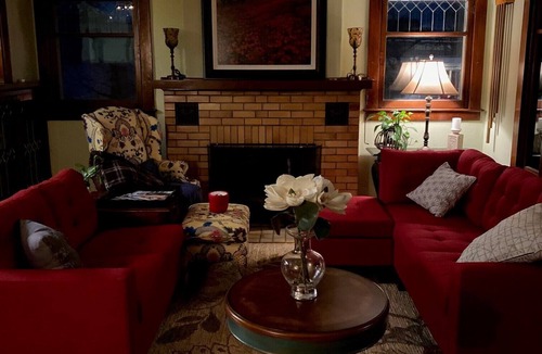 Independence House | Beautiful Historic home in the Willamette Valley Oregon, central to wine country
