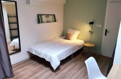 Margny-les-Compiegne Apartment | Beautiful house with garden, ideal for a large group