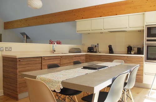 Talland House | Beautiful holiday home with hot tub, just a walk away from Talland beach.
