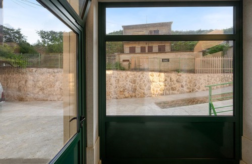 Cavoglave House | Beautiful home in Mirlovic Polje with sauna