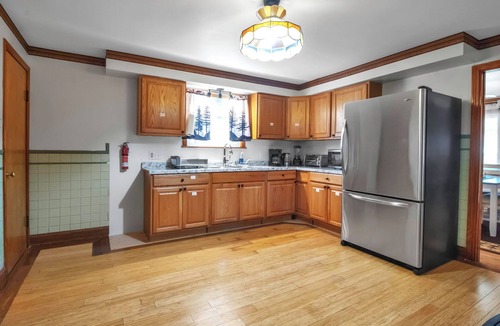 Cheektowaga House | Beautiful Home in Buffalo near Airport with AC, WiFi, 3King Beds & Free Parking