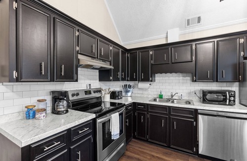 Perry House | Beautiful home in delightful Perry w/King Bed