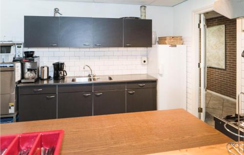 Linde House | Beautiful Home In Den Ham With Kitchen