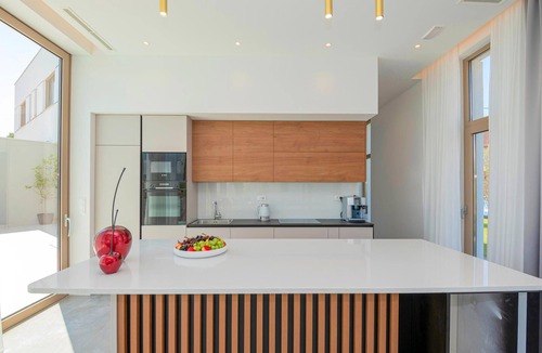 Zmijavci House | Beautiful home in Zmijavci with sauna