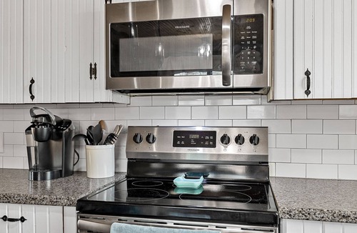 Waterloo House | Beautiful home located on Lake Greenwood