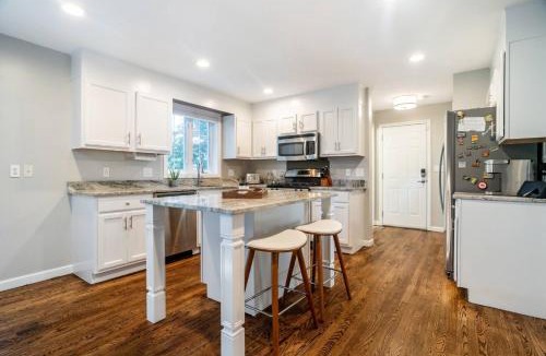 Holbrook House | Beautiful home next train station close to boston
