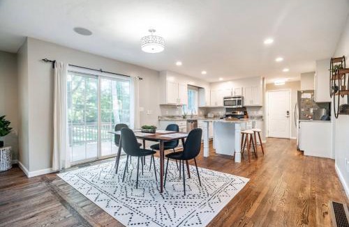 Holbrook House | Beautiful home next train station close to boston