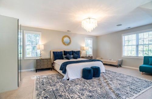 Holbrook House | Beautiful home next train station close to boston