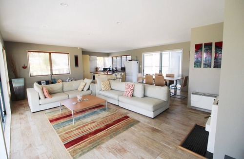 Matarangi House | Beautiful home 1 minute from the beach