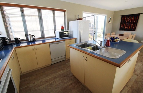Matarangi House | Beautiful home 1 minute from the beach
