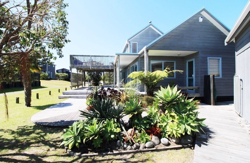 Matarangi House | Beautiful home 1 minute from the beach