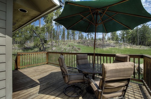 Custer House | Beautiful Home on 1 acre just outside of Custer backs up to forest service